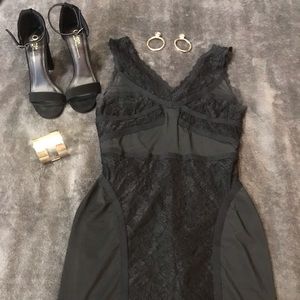 Black body-con lace dress